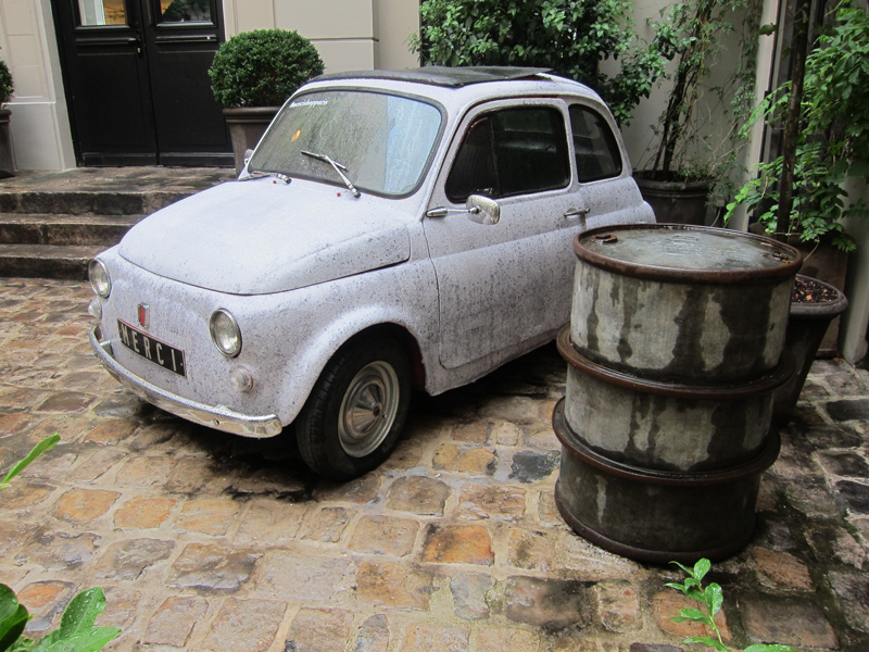 Iconic-fiat-in-front-of-merci-piet-boon-concrete-wallpaper