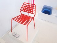 silvia-terhedebruegge-plue-wire-chair-niveau-newspaper-stand-designisti