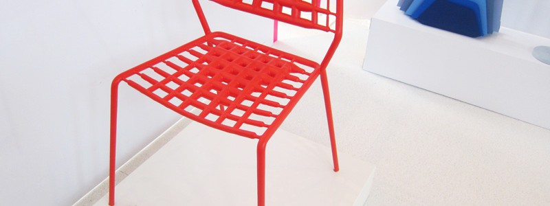 silvia-terhedebruegge-plue-wire-chair-niveau-newspaper-stand-designisti